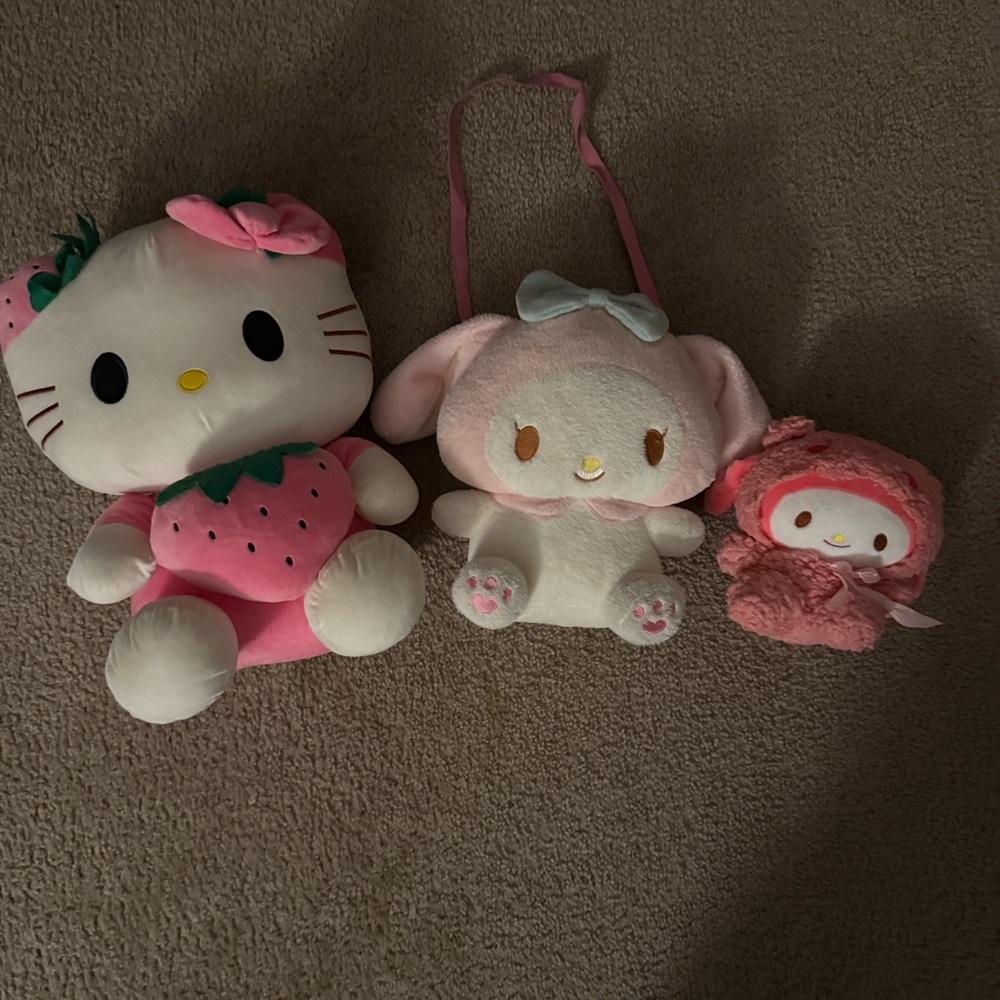 Hello Kitty plushy bundle